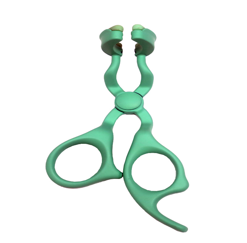 Түсті контактілі линзаға көмекші